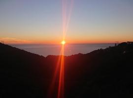 A Tana di a Volpe, beach hotel in Alzetu