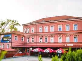 Grand Hotel Jaroměř, отель в городе Яромерж