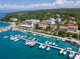 Waterfront Apartments Pia - Marija, hotel u blizini znamenitosti 'Plaža Haludovo' u Malinskoj