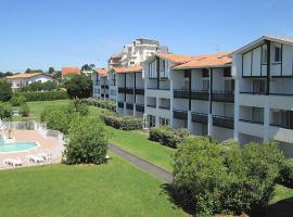 Studio cabine résidence 4 étoiles piscine tennis golf parking privé, hotel di Bidart