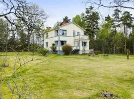 Nice holiday home in Grimshult with proximity to Lidhult in Smaland