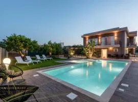 Elenas Village House - Love apartment with Pool and Terrace