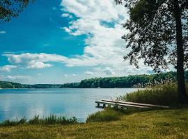 Ferienzimmer direkt am See, hótel með bílastæði í Priepert