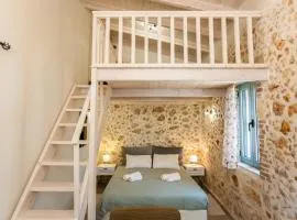 Casa Athelia: Traditional Home, Local Neighborhood