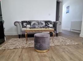 Cheerful 4 bedroom close to Uclan, Preston City Center، فندق بالقرب من جامعة سنترال لانكشاير، بريستون