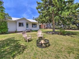 Idaho Falls Farmhouse about 11 Mi to Downtown!: Idaho Falls şehrinde bir tatil evi