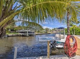 Palm City Canalfront Home with Boat Dock and Fire Pit!, hotel poblíž Witham Field Airport - SUA, 