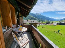 Cute attic apartment in the heart of the mountains, hotel di Munster