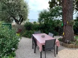 Appartement Face à la Mer et au Port Saint Laurent du VAR avec Jardin Privatif