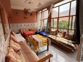 Dar Relax Hostel, Gorges de Todra, hotell med parkeringsplass i Tinerhir