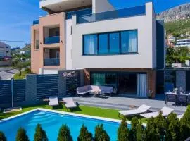 Villa Lumani ** Luxury residence near Split **