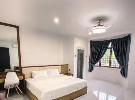 Private Bathroom in King Room Bukit Mertajam Alma Impian