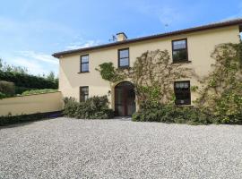 Tilladavin House, holiday home in Tomhaggard