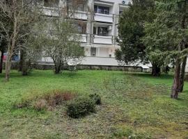 Clara apartman, smještaj uz plažu u gradu 'Csopak'