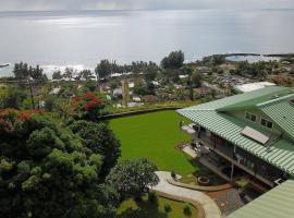 Waimea Bay Luxury Estate Views & Hot Tub: Haleiwa şehrinde bir kır evi