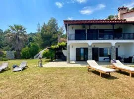 Oxana House on the Beach (3 Bedrooms 7 Guest)