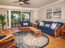 Molokai Island Retreat with Beautiful Ocean Views and Pool - Newly Remodeled!、Ualapueのアパートメント