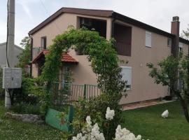 Apartmani EMMA, family hotel in Kotor
