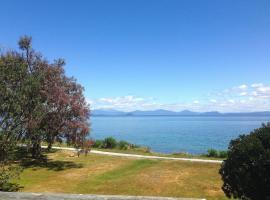Relax Lakeside - Five Mile Bay Holiday Home, sewaan penginapan di Waitahanui