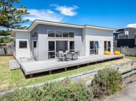 Beach Retreat - Ohope Holiday Home, hotel with parking in Ohope Beach