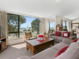 Sweeping Sea Views - Waihi Holiday Home