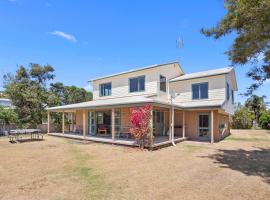 Room for The Family - Bowentown Bach, cottage in Waihi Beach