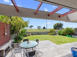 The Sandcastle - Papamoa Holiday Apartment, hotel in Papamoa