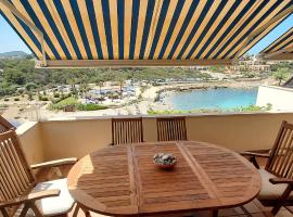 Beach view apartment of 87 m2, big terrace: Cala Murada'da bir otel