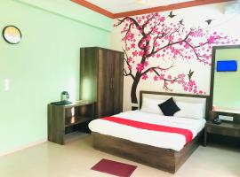 STAYMAKER Prakash International, hotel en Gonikoppal