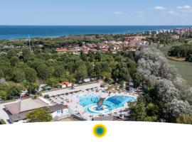 Adriano Family Camping Village, hotel in Punta Marina