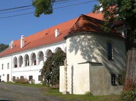 Zámek Mokrosuky, hotel v destinaci Mokrosuky