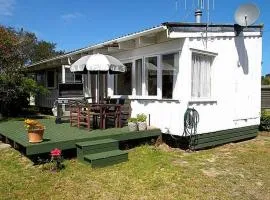 Hibiscus Cottage - Whangamata Bach