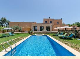 YourHouse Can Covetes, villa with private pool and garden, perfect for families, hotel i Muro