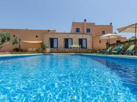 YourHouse Can Covetes, villa with private pool and garden, perfect for families, villa en Muro