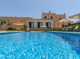 YourHouse Can Covetes, villa with private pool and garden, perfect for families