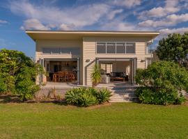 Golfers and Beach Lovers Dream - Matarangi House, villa i Matarangi