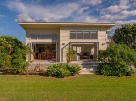 Golfers and Beach Lovers Dream - Matarangi House