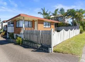 At The Mount - Mt Maunganui Holiday Home