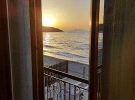 Volakas Beachfront Suites, hotelli Rethymno Townissa