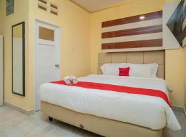 RedDoorz Plus Syariah near Pasar Turi, khách sạn ở Kandangsapi