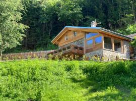 Cozy Nature House, hotel with jacuzzis in Colico