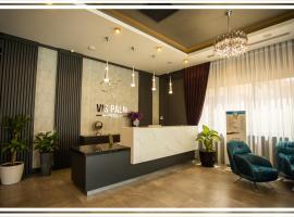 VIS Palm Hotel Ganja: Gence'de bir otel