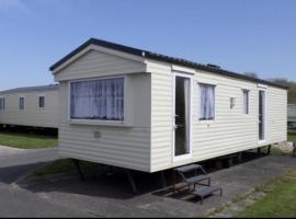 Lovely 2 bedroom static caravan Brean Somerset, hotell i Burnham on Sea