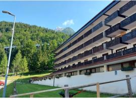 Appartamento incantevole con ampio balcone, hotel perto de Prevala Ski Lift, Sella Nevea
