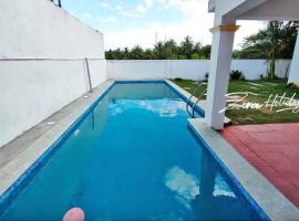 ECR Holiday, hotel con piscina en Chennai