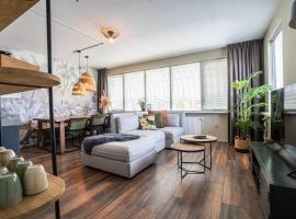 The Lion King - 6 Person linked apartment with roof terrace, apartemen di Groningen