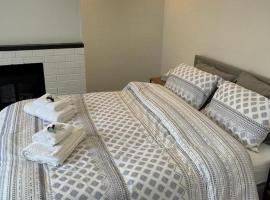 Impeccable 2-Bed Apartment in Eastbourne โรงแรมที่สัตว์เลี้ยงเข้าพักได้ในอีสต์บอร์น