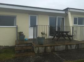 Widemouth Waves Holiday Chalet, beach rental in Poundstock