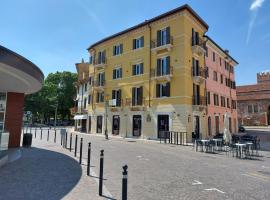 HomeThirtyFour, hotel perto de Basílica de San Zeno, Verona