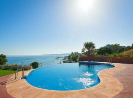SUNNY HOUSE AT THE BEACH infinity pool shared